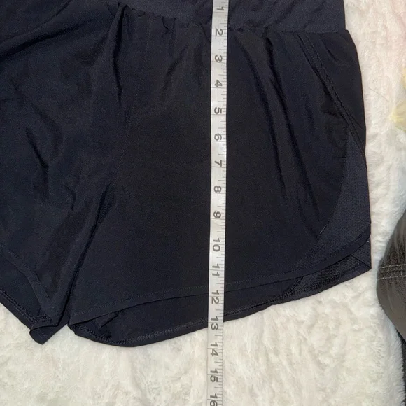 3 x 20$ Under Armour Women's Athletic Black Shorts Size Medium - Picture 2 of 6